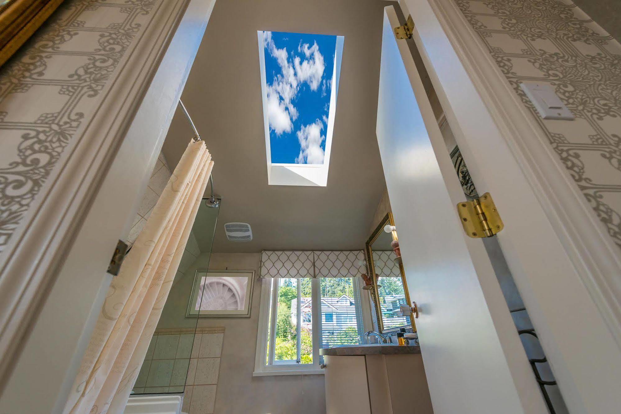 Crystal'S View Bed & Breakfast Северный Ванкувер Экстерьер фото